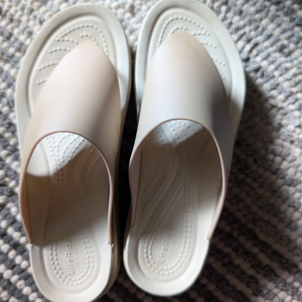 CROCS Women's Cream Slide Sandals